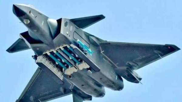 配资炒股股票 美日媒体分析：中国歼-20与F-35在东海对决 五代机首次交锋